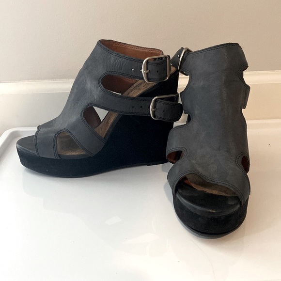 Lucky Brand Wedge Sandal - Picture 1 of 2